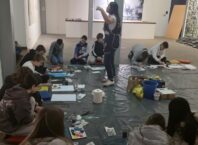 6.c posjetio izložbu 8. bijenale slikarstva te sudjelovao na radionici “Zemlja snova”